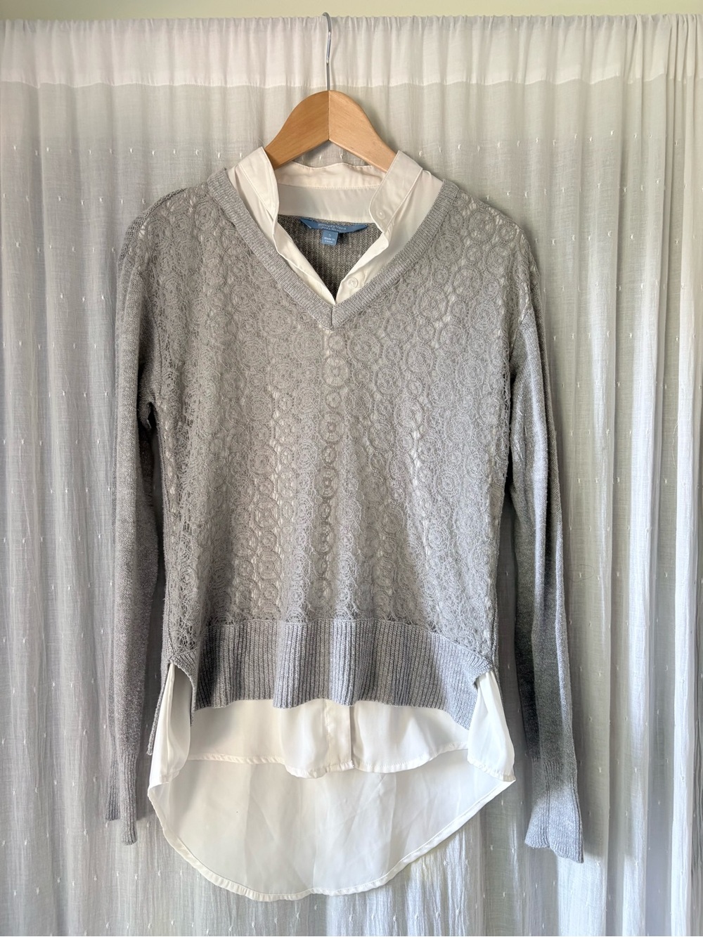 Simply Vera Vera Wang Light Gray V-Neck Layered Sweater
